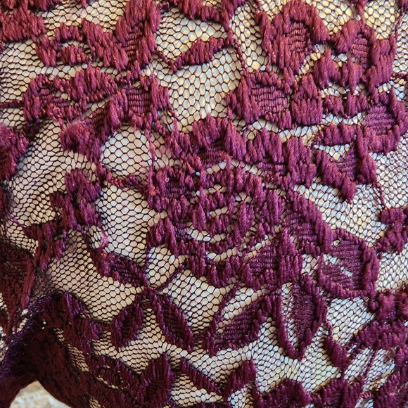 Torrid Wine Foxy Lace Long Sleeves, Lace Sweetheart Neckline Size 0 - Picture 6 of 8